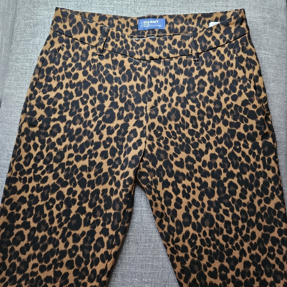 OLD NAVY Harper Mid-Rise Leopard Print Capri Style Slacks/Pants Size 4 Regular - Picture 1 of 11